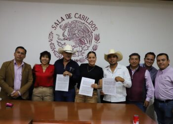 Impulsa SIA descentralización de servicios con centros expedidores de guías de tránsito en Cuapiaxtla y Teacalco