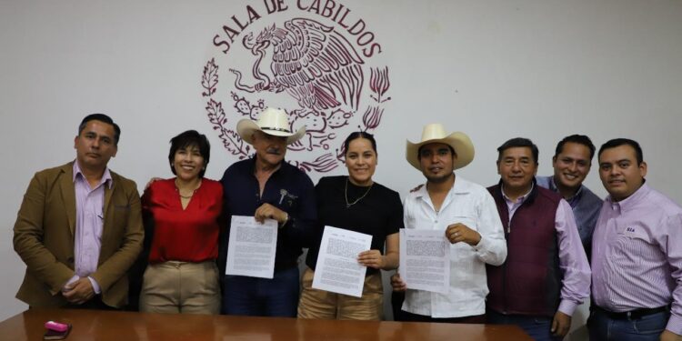 Impulsa SIA descentralización de servicios con centros expedidores de guías de tránsito en Cuapiaxtla y Teacalco