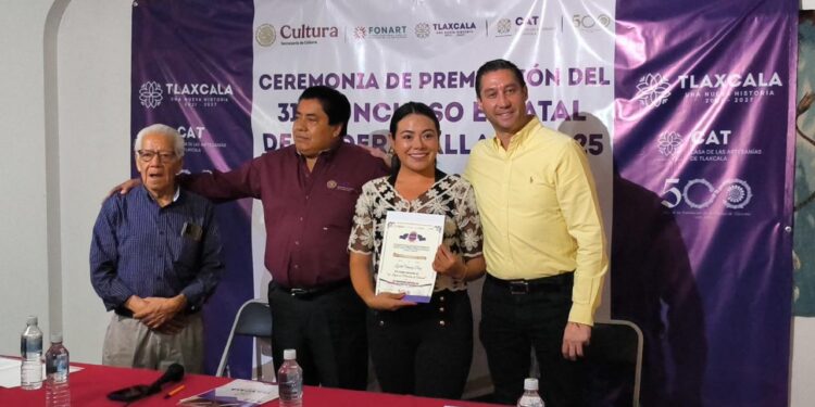 Premia casa de artesanías a ganadores del XXXI concurso estatal de madera tallada