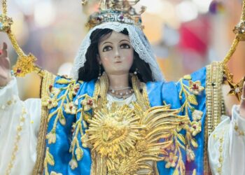 Con fe y devoción locatarios del mercado municipal festejan a la Virgen de la Caridad en Huamantla.