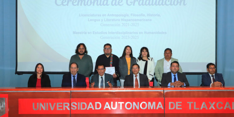 La UATx entrega a la sociedad a nuevos profesionistas en Nutrición