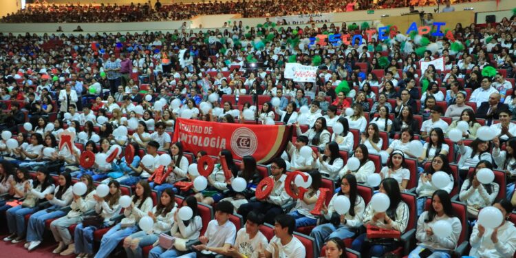 Da Rector bienvenida a estudiantes de nuevo ingreso a la UATx