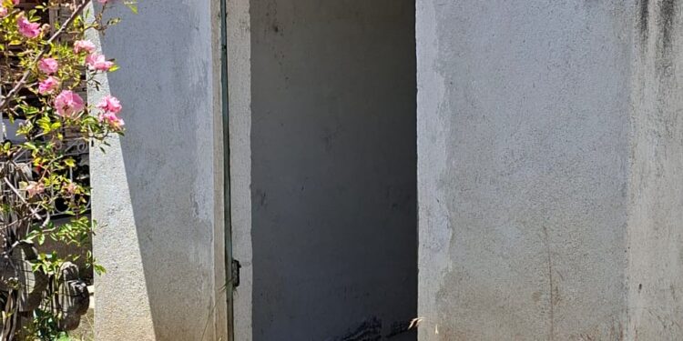 Continúan robando puertas de capillas de difunt0s en Zaragoza, Huamantla. 