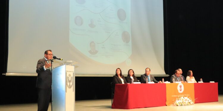 La UATx actualiza a sus académicos bajo los ejes del SEAES