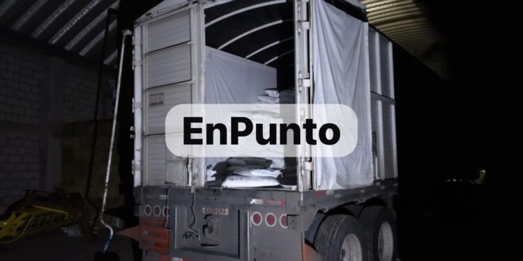 Roban camión en Xaloztoc y es localizado en bodega de Teacalco.