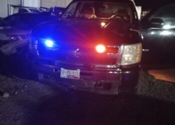 Asegura Policía Municipal a sujeto que circulaba en vehículo con luces y sonido tipo patrulla