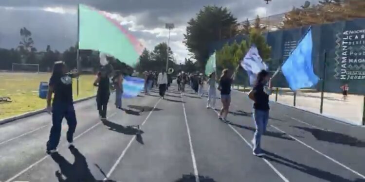 Se prepara la Marching Banda para tradicional desfile de la Dalia en Huamantla.