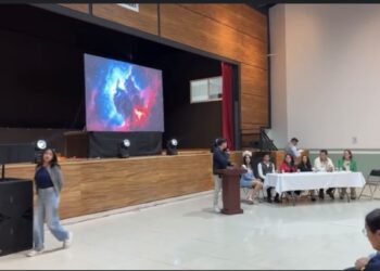 Entregan premio municipal de la juventud en Huamantla. 