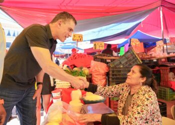 EL ALCALDE ALFONSO SÁNCHEZ GARCÍA RECORRE MERCADO DE LA LOMA Y ESCUCHA DE PRIMERA MANO A COMERCIANTES Y VECINOS