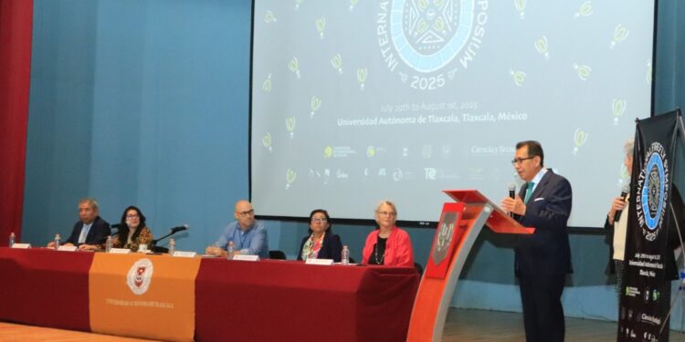 Recibe la UATx a especialistas de cuatro continentes, participan en Simposio Internacional de Luciérnagas 2025