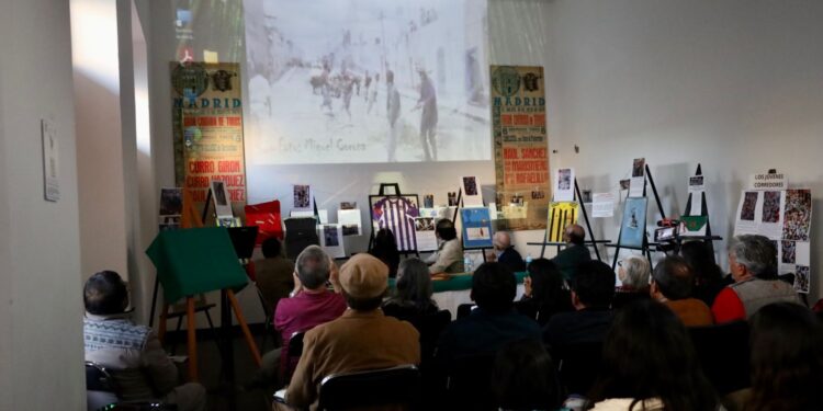 En un emotivo acto celebrado en el Museo Taurino, el Gobierno Municipal de Huamantla, a través de la Dirección de Turismo y la Coordinación de Desarrollo Taurino, en conjunto con el Instituto Tlaxcalteca de Desarrollo Taurino, develó una placa en honor a Gonzalo Macías Galavís, figura clave en la historia taurina del municipio y uno de los principales impulsores de la tradicional Huamantlada.