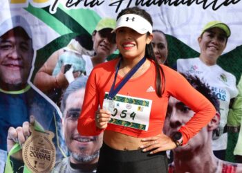 En el marco de la Feria Internacional del Arte Efímero y la Dalia, el Gobierno Municipal de Huamantla, a través de la Dirección de Bienestar y la Coordinación de Deportes, llevó a cabo con gran entusiasmo la tradicional Carrera de los Barrios, una competencia atlética que desde hace más de 20 años reúne a corredores locales y visitantes en un ambiente de deporte, convivencia y orgullo huamantleco.