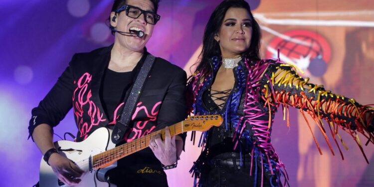 Matute hizo vibrar el Foro del Artista en la Feria Internacional del Arte Efímero y de la Dalia Huamantla 2025