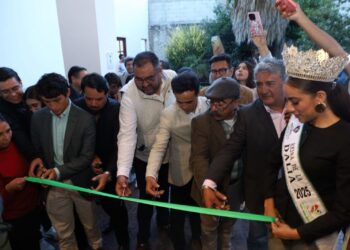 En el marco de las actividades de la Feria Internacional del Arte Efímero y de la Dalia 2025, el Gobierno Municipal de Huamantla a través de la Coordinación de Desarrollo Taurino llevó a cabo la inauguración de la Sala de Matadores Tlaxcaltecas, un espacio dedicado a reconocer y preservar la historia de los toreros del estado.