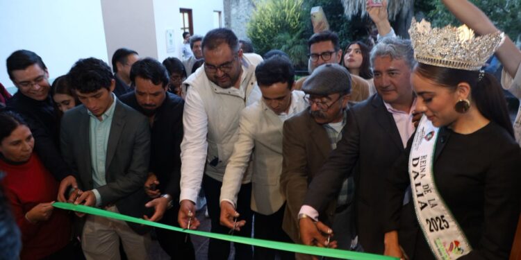 En el marco de las actividades de la Feria Internacional del Arte Efímero y de la Dalia 2025, el Gobierno Municipal de Huamantla a través de la Coordinación de Desarrollo Taurino llevó a cabo la inauguración de la Sala de Matadores Tlaxcaltecas, un espacio dedicado a reconocer y preservar la historia de los toreros del estado.