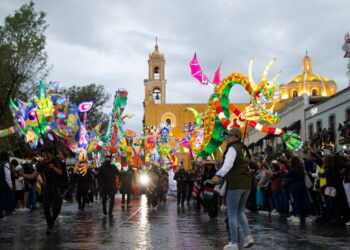 Miles de huamantlecos y visitantes disfrutaron del Desfile de Huamantlada pese a la lluvia