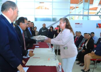 Entregó Rector de la UATx uniformes a integrantes de la Unidad de Seguridad Universitaria