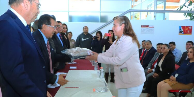 Entregó Rector de la UATx uniformes a integrantes de la Unidad de Seguridad Universitaria