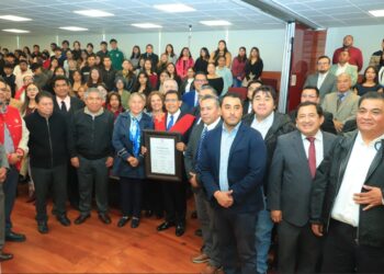 Por su liderazgo educativo, directores de Facultad entregan reconocimiento al Rector de la UATx