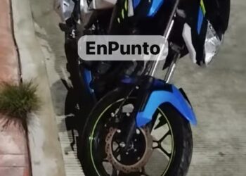 A punta de pist0l4 r0b4n motocicleta en Cuapiaxtla.