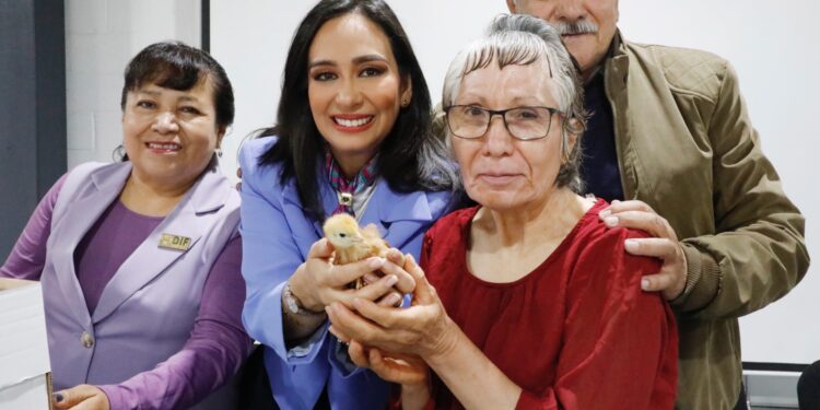 SEDIF y SIA entregan apoyos a población vulnerable para fortalecer seguridad alimentaria