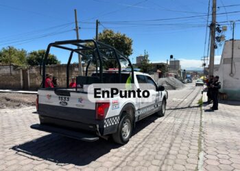 Vecinos evitan descarga de material para rehabilitación de calles en Zaragoza, Huamantla.