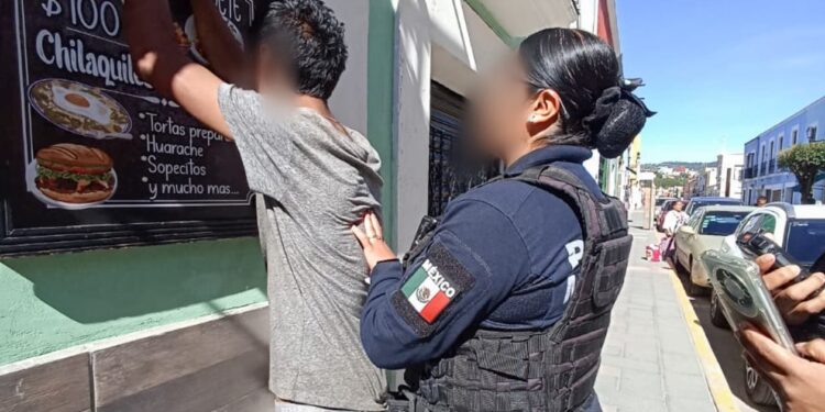 Detiene policía municipal de Tlaxcala a presunto ladrón con llaves de vehículos