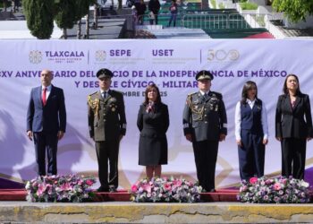 Encabeza gobernadora desfile cívico-militar por el CCXV aniversario del inicio de la independencia de México