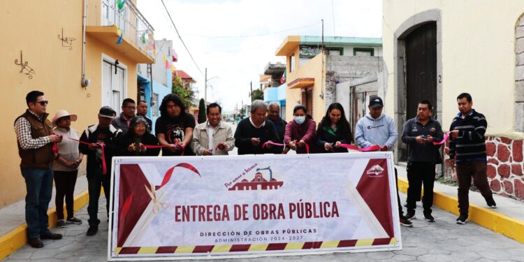 Vecinos del Municipio Ixtenco reciben con gratitud la entrega de obra en calle 6 Sur.