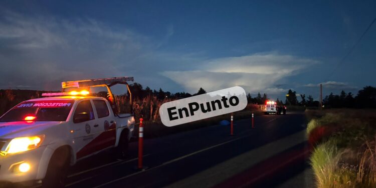Camioenta 4tr0p3ll4 a hombre y mu3r3 en Huamantla.