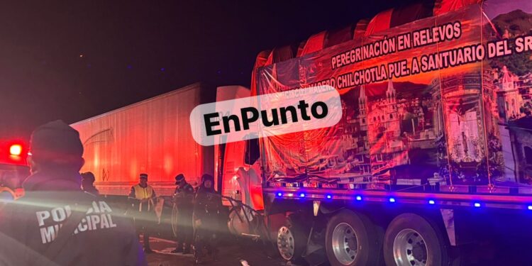 Peregrinos sufren 4ccid3nt3 en Huamantla, uno pierde la vida y 8 resultan lesionados.