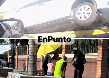 Vuelca vehículo y atienen paramédicos abuelita tras caer en Huamantla.