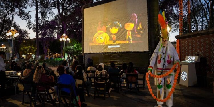 Con ofrendas, cine y música el ayuntamiento de Tlaxcala inicia el festival de la vida y la muerte