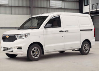 Con arma de fuego roban camioneta del corporativo ESAP en Huamantla.