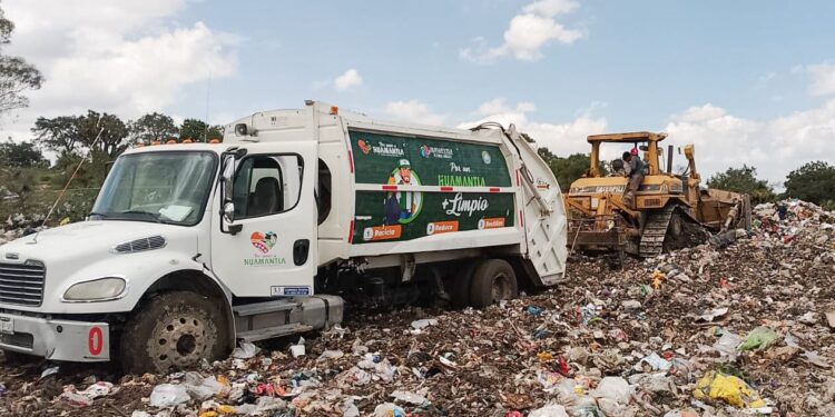 Plantea Salvador Santos Cedillo privatizar servicio de recolección de basura.