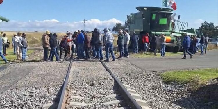 Continuarán bloqueos por campesinos en Tlaxcala.