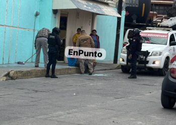 Trabajador cae de varios metros tras pintar una casa en Huamantla