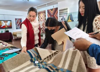 Evalúan talento artesanal tlaxcalteca en el XIV concurso estatal de textiles 2025
