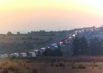 Asaltan a pasajeros de autobús Futura en Arco Norte por bloqueo de vialidades