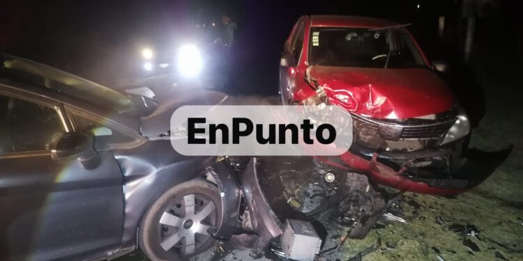 Sobreviven dos hombres aparatoso 4ccid3nte en Terrenate.