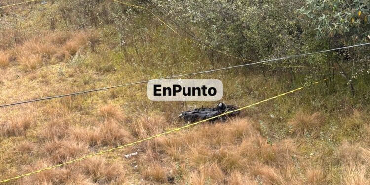 Mu3r3 motociclista tras salir proyectado del puente de Chapultepec en Huamantla.