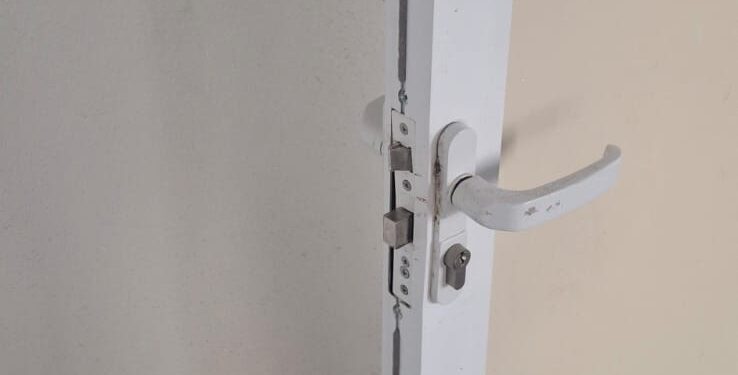 Contabilizan equipo faltante tras robo en escuela de box en Cuapiaxtla.