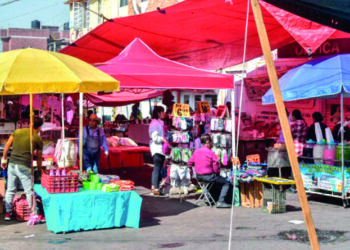 Inicia la colocación de comerciantes de temporada en Huamantla.