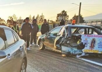 Choque a automóvil de peregrinos deja 4 lesionados en Xaloztoc.