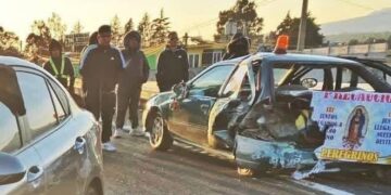 Choque a automóvil de peregrinos deja 4 lesionados en Xaloztoc.