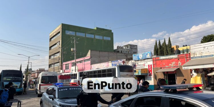 Realizan choferes de la línea ATAH paro de labores ante deficientes condiciones en las que trabajan.