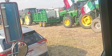 Se suman campesinos tlaxcaltecas a manifestación contra la ley de agua.