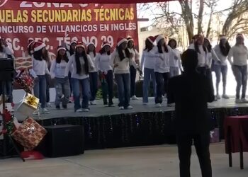 Técnica #43 de Huamantla participa en concurso de villancico en inglés.