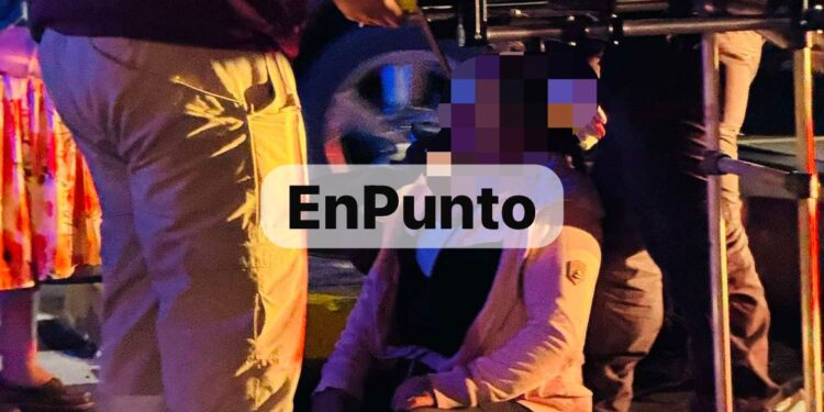 Niño abordo de motocicleta 4trop3ll4 a mujer en Apizaco.