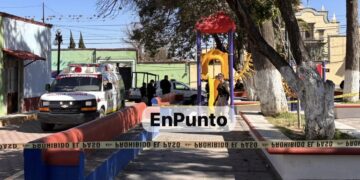 Mu3r3 hombre en la plazuela del Barrio de San Lucas en Huamantla.